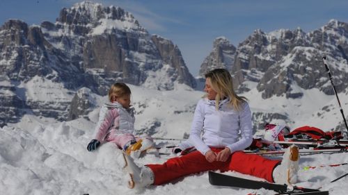 paganella ski bambini famiglia sulla neve sci discesa 